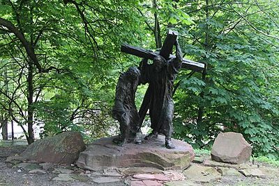 512px-Chelm_Gorka_Katedralna_2018_P05_Station_5_Simon_of_Cyrene_carries_the_cross